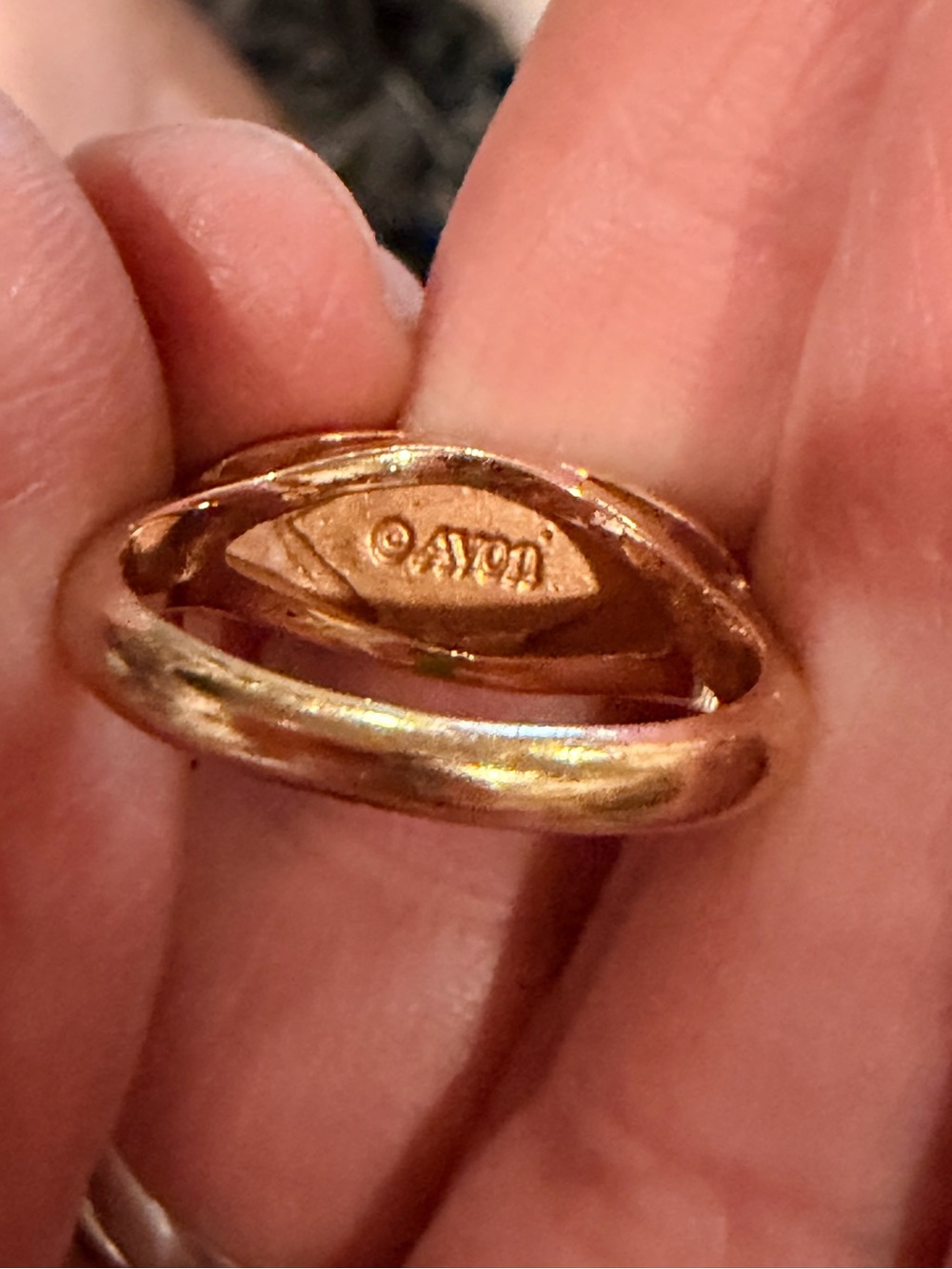 Vintage Avon 1978 gold tone mother of pearl  shell ring size 6 - Picture 6 of 6